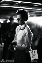 组图：周笔畅登杂志封面 笑容带来正能量