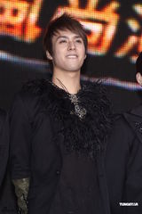 高清图：韩国五大组合天团开唱 SJ压轴掀高潮 