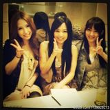 组图：苍井空微博100张美图 性感娇娃变微博控