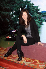 组图：阿娇回忆儿时温情往事 欲趁楼市高峰卖房