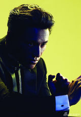 组图：陈坤再登杂志封面 玩转视觉系造型百变