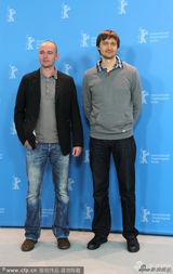 组图：《快乐人生》发布会 女星安娜黑白裙亮相