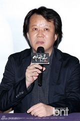 组图：韩星裴涩琪等出席新片《夜关门》试映会