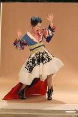 组图：王菀之10月首开个唱 穿和服演绎狂野