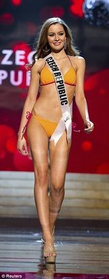 组图：环球小姐众佳丽泳装礼服美艳 中国小姐微笑迷人