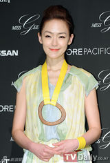 组图：朴诗妍朴正雅等亮相首尔时尚周活动