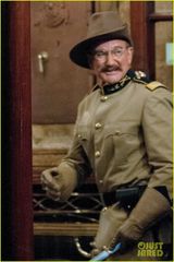 组图：《博物馆3》伦敦热拍  大表哥造型曝光