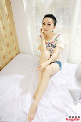 组图：吴丹妮演唱微电影《关键时客》主题曲