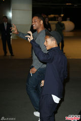 组图：威尔-史密斯携子赴台 亲民不输阿汤哥