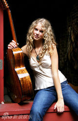 组图：泰勒童年清纯萌照 胖小鸭蜕变美天鹅