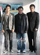 幻灯图集：崔民秀出席新剧新闻发布会 全家总动员