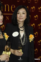 组图：陈玉莲笑言没扮靓秘方 称还未为华仔送祝福