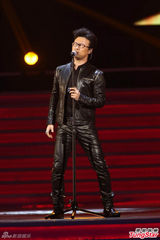 组图：汪峰中歌榜连唱三首飙高音high翻全场