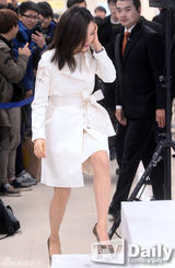 组图：韩星文彩媛白衣飘飘清新亮相签名会