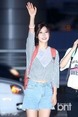 组图：GirlsDay惠利素珍飞泰国参加慈善活动