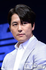 组图：郑雨盛(郑宇成)韩孝珠携手宣传《监视者们》