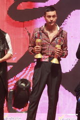 高清组图：2010新城国语力颁奖礼男歌手现场秀