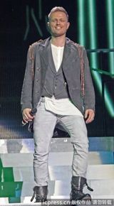 组图：西城男孩英国告别巡演 深情放歌魅力不减