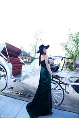 组图：秦岚复古写真曝光 马车游园展法式浪漫