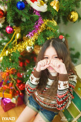 组图：本兮发圣诞单曲 淡雅妆容营造甜蜜气氛