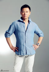 组图：胡亚捷成熟写真魅力迷人