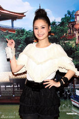 组图：阿娇回忆儿时温情往事 欲趁楼市高峰卖房