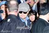 组图：莱昂纳多赴韩宣传新片机场亲民