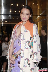 组图：舒淇大方露酥胸 朴信惠深V爆乳很有料