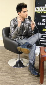 组图：亚当兰伯特上海妩媚开唱眼线撩人