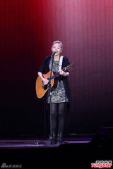 高清图：萧亚轩范玮琪五月天等亮相音乐颁奖礼