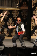 组图：《虾仔爹地》首演落幕 刘德华友情客串