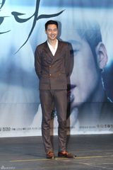 高清组图：宋慧乔透视装宣传新剧 赵仁成帅气