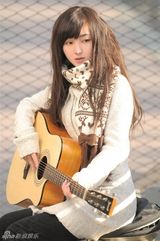 组图：清纯美女韩碧瑶校园写真 田园造型宛如精灵