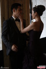 组图：杜若溪拉婚纱防走光 严宽婚礼着西装帅气