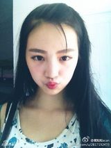 组图：武大女神微博走红 清新甜美运动风