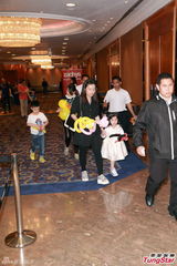 高清图：杨千嬅穿熊仔装为儿庆生 圈内好友到贺