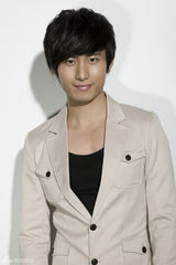 组图：成毅时尚大片青涩蜕变绅士庄重气质