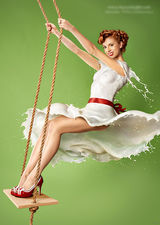 组图：众女模身披白色乳液打造别致挂历