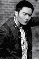 组图：李东学最新写真曝光 冷静热情之间展魅力