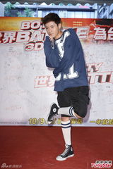 组图：敖犬尬舞宝刀未老 气喘自嘲人老变退步