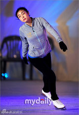 组图：韩花滑选手金妍儿参加花样滑冰秀彩排