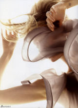 高清组图：吉赛尔-邦辰登杂志封面 秀魔鬼身材