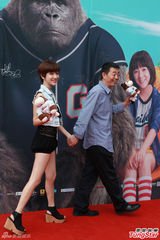 组图：《大明猩》首映 顾长卫牵手女星走红毯