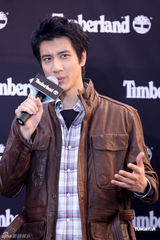 组图：王力宏践行环保理念 众星出席秋冬装汇演