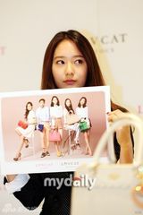 组图：韩团f(x)出席粉丝签名会 宋茜拍戏缺席