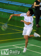 组图：《艺体能》现场 昌珉李钟秀玩命练习