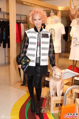 组图：陈柏宇钟舒漫等众星同场时尚站台