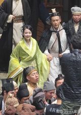 组图：《云中歌》陆毅baby造型曝光情意绵绵