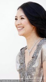 高清组图：章子怡宣传《最爱》 紫色蕾丝装恬静优雅