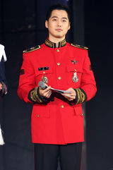 高清图：韩国演艺士兵演唱会 KARA和f(x)到场助兴